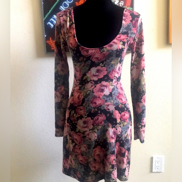 Sparkle & Fade Dresses & Skirts - Sparkle and Fade winter Flower Dress.